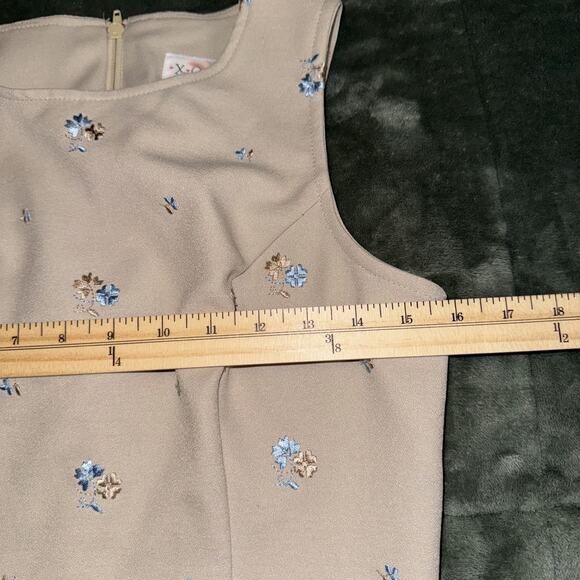 XOXO VTG Blouse Top Womens Medium Beige Embroidered Floral Back Zip Cottage Core - Picture 7 of 8